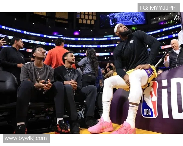 足球明星詹姆斯生日庆祝活动精彩回顾与球迷互动瞬间分享 足球明星詹姆斯生日庆祝活动精彩回顾与球迷互动瞬间分享